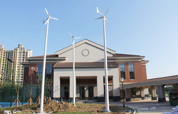 什么因素决议了风力发电机离地面的高度？