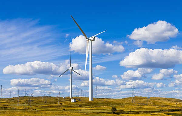 风力发电机随着风转，怎样阻止拧下自己的头？