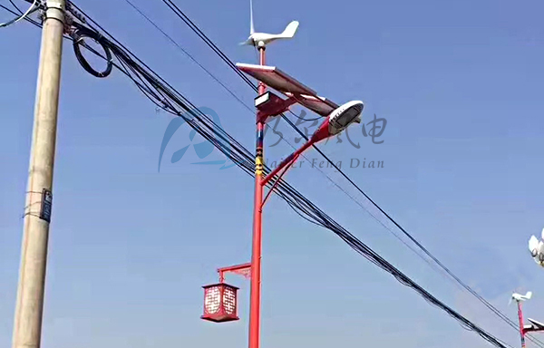 路灯风力发电机发出来的电是几多伏？能贮存起来吗？